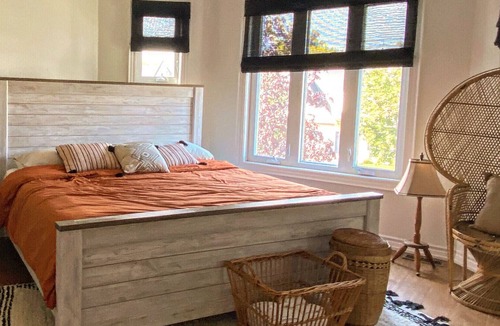 Sharon House | Romantic Bohemian Townhouse with Patio