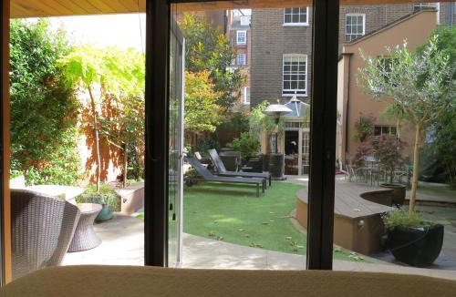 Pembridge House | Romantic Bungalow in Notting Hill