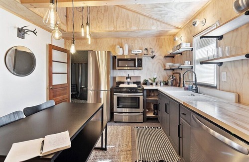 Pocono Pines Cabin | Romantic Bungalow | Fire pit | BBQ Grill | Pets OK