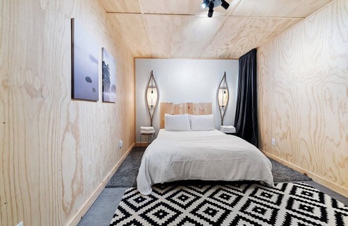 Pocono Pines Cabin | Romantic Bungalow | Fire pit | BBQ Grill | Pets OK