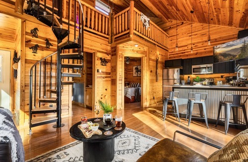 Elgin Cabin | Romantic Cabarn w/HotTub Lounge - Located on BSF!