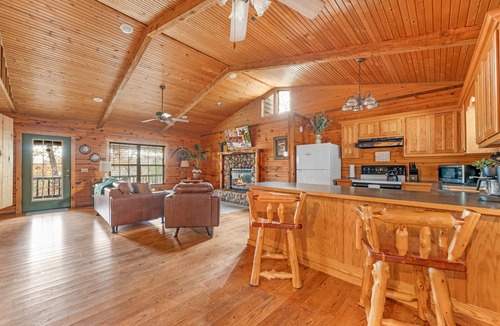 Branson Cabin | Romantic Cabin Escape for Couples with Hot Tub