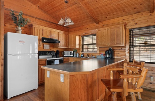 Branson Cabin | Romantic Cabin Escape for Couples with Hot Tub