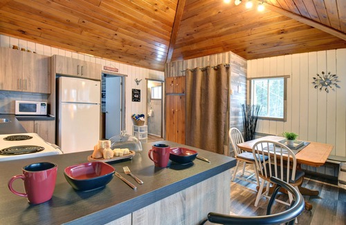 Riviere-Rouge House | Romantic Cabin Getaway with Hot Tub