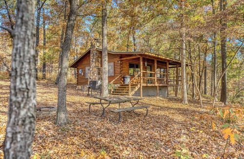 Saint Joe Cabin | Romantic cabin getaway with Jacuzzi tub. Pet Friendly!