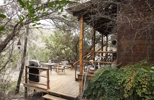 Leakey Cabin | Romantic Cabin Getaway