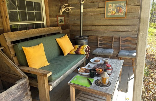 Thaxton Cabin | Romantic Cabin in Blue Ridge Mountains