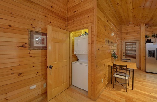 Hemlock Hills Cabin | Romantic Cabin ❤ Private Hot Tub 🐻 Pool Table 🏔 Heart-shaped Jacuzzi🍁