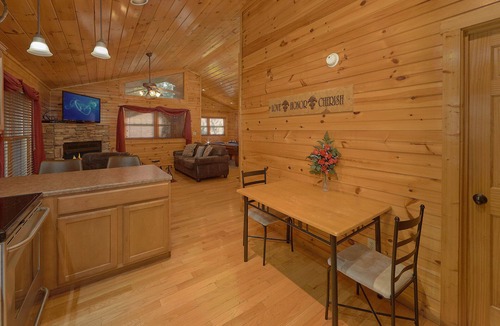 Hemlock Hills Cabin | Romantic Cabin ❤ Private Hot Tub 🐻 Pool Table 🏔 Heart-shaped Jacuzzi🍁