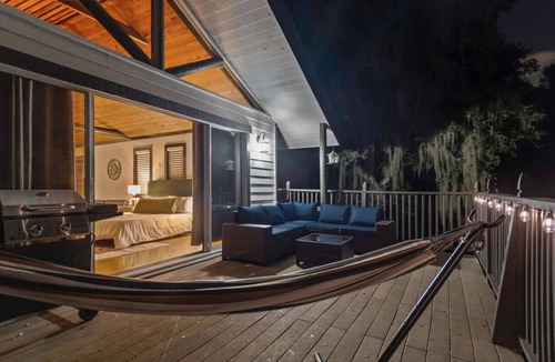 Kissimmee Cabin | Romantic Cabin w/Balcony + Tub + Hammock + Grill