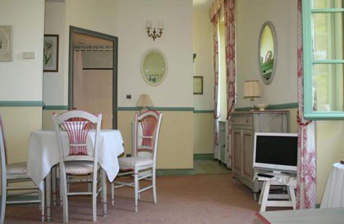 Montbrun-les-Bains Apartment | Romantic Château Stay Rhône