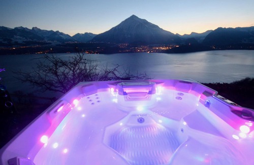 Sigriswil Ski Chalet | Romantic chalet with the best view and private jacuzzi