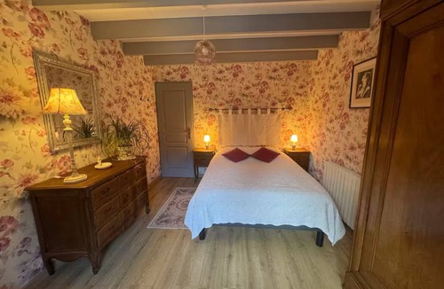 Gavaudun Bed & Breakfast | Romantic charm" room in the Périgord countryside (breakfast included)