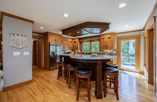 Robins House | Romantic cheerful home close to many attractions
