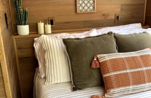 Log Cabin Cabin | Romantic Container with Jacuzzi Great for a Couples Retreat in Texas