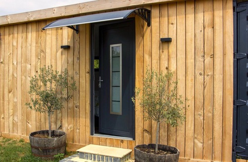 Laprade Cabin | Romantic converted shipping container with outdoor bath