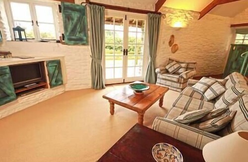 Pelynt House | Romantic Cornish Stone Barn for 2