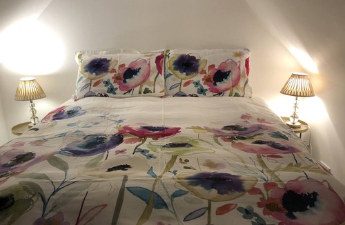 Kelso Cottage | Romantic cottage for 2 with wood burner