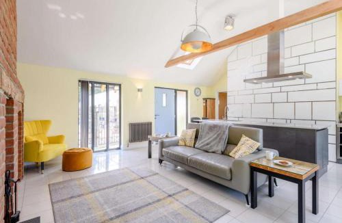 Horton Apartment | Romantic cottage for 2 with hot tub