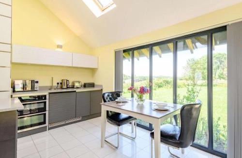 Horton Apartment | Romantic cottage for 2 with hot tub