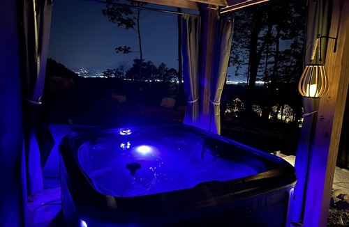 Sevierville Cottage | Romantic Cottage | Hot Tub + Views |
