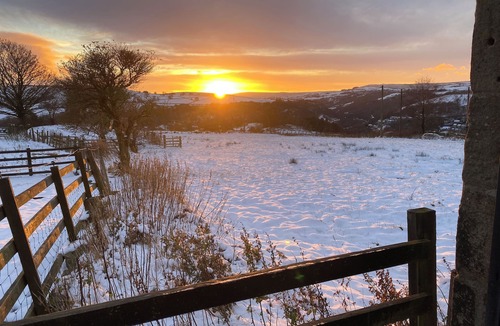 Wadsworth Cottage | Romantic cottage in HEBDEN BRIDGE - panoramic views with BALCONY