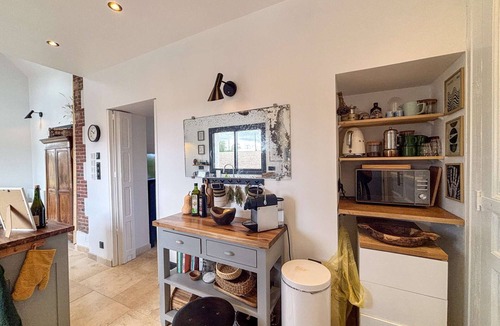 Bonsmoulins Cottage | Romantic cottage in the fields