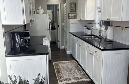 Durango House | Romantic Cottage on Private Acreage 5 min. to Downtown- Incredible Views