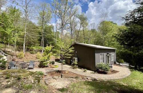 Ozark House | Romantic Cottage w Hot Tub & Views