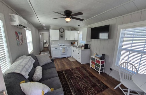 Chelsea House | Romantic Country Hideaway