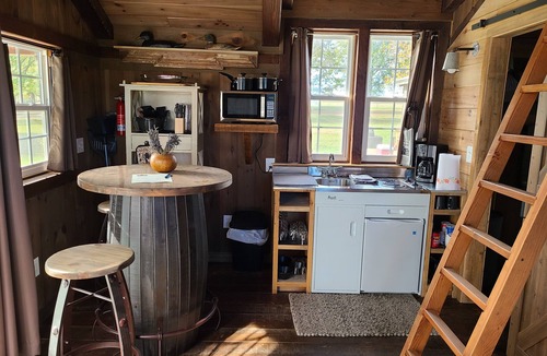 Horton Cabin | Romantic Country Cabin at Lakeview by Sue