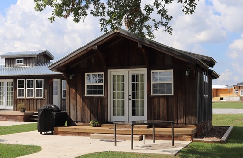 Horton Cabin | Romantic Country Cabin at Lakeview by Sue