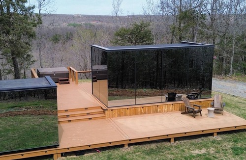 Conway House | Romantic Couples Mirror Cabin | Hot Tub + Sauna