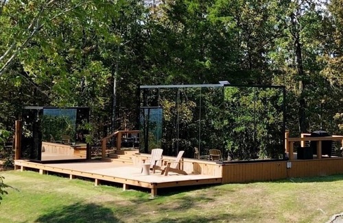 Conway House | Romantic Couples Mirror Cabin | Hot Tub + Sauna