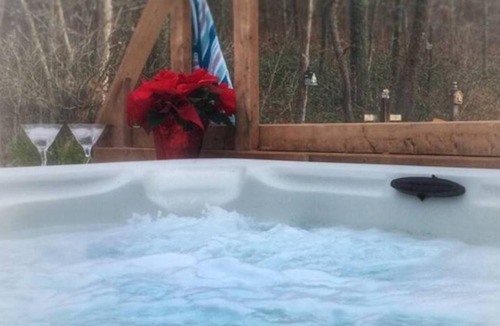 Port Franks Apartment | Romantic Couples Getaway - Sauna, Hot Tub, Private Beach access, Hiking trails