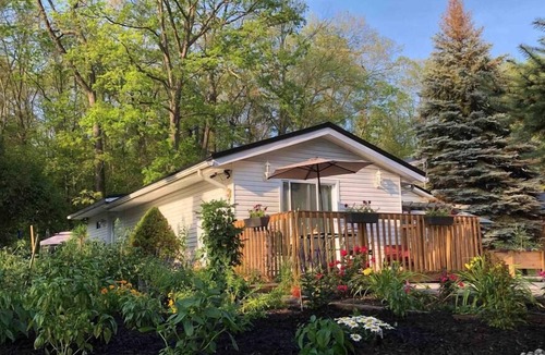 Port Franks Apartment | Romantic Couples Getaway Sauna, Hot Tub, Private Beach access, Hiking trails