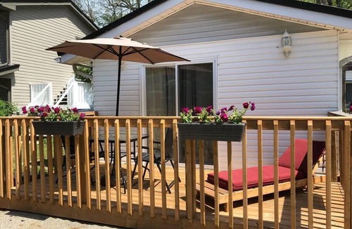 Port Franks Apartment | Romantic Couples Getaway Sauna, Hot Tub, Private Beach access, Hiking trails
