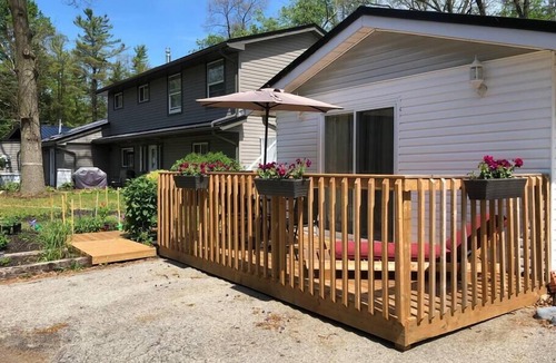Port Franks Apartment | Romantic Couples Getaway Sauna, Hot Tub, Private Beach access, Hiking trails