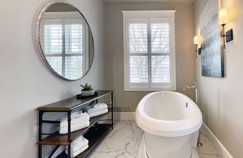 Reeders Ski Chalet | Romantic Couples Suite in the Poconos with Jetted Tub