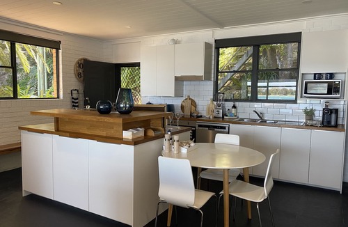 Marks Point Cottage | Romantic Couples Waterfront Escape