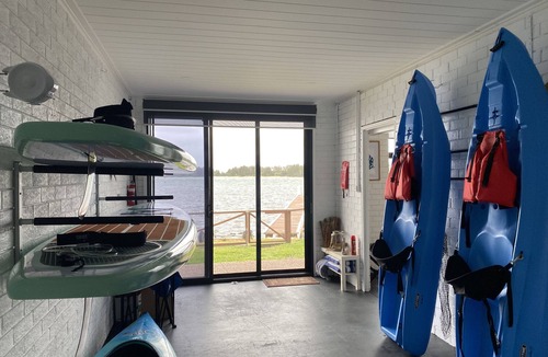 Marks Point Cottage | Romantic Couples Waterfront Escape