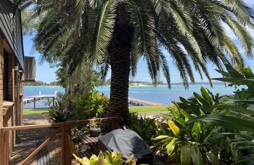 Marks Point Cottage | Romantic Couples Waterfront Escape