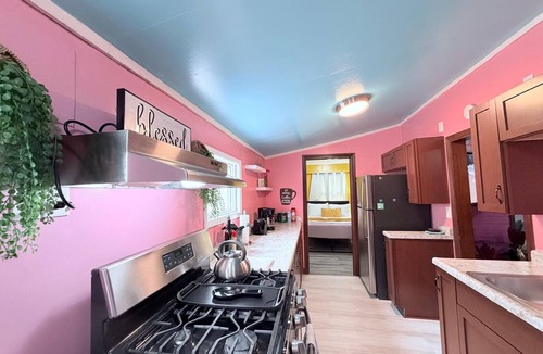 Capitol Park House | Romantic Cozy Cabin Downtown
