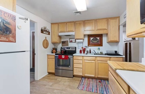 Pinetop-Lakeside Cabin | Romantic Creekside Cabin Cozy Fire Movie Room Quiet Pines