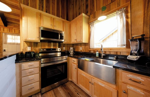 Smithville Cabin | Romantic Creekside Cabin, Fire Pit + Stargazing