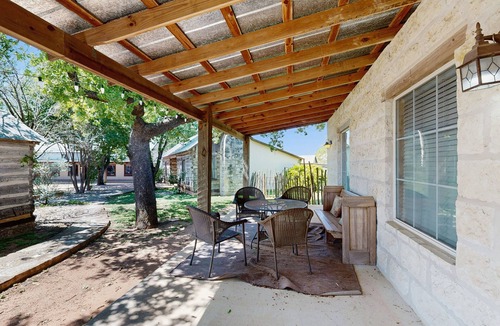 Fredericksburg Cabin | Romantic, dog-friendly cabin with on-site courtyard, close to wineries