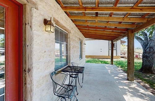 Fredericksburg Cabin | Romantic, dog-friendly cabin with on-site courtyard, close to wineries