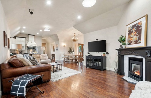 Napa House | Romantic Elegance + Vineyard Views