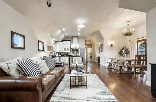 Napa House | Romantic Elegance + Vineyard Views