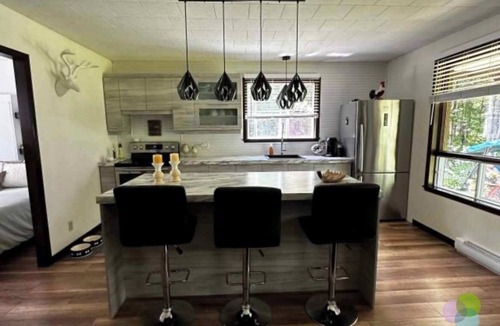 Saint-Magloire Ski Chalet | Romantic Escape with Spa | Eau Petit Chalet